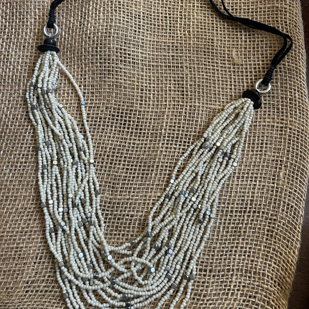 Elegant Beaded Necklace in Cream and Black